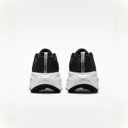 Vomero Plus Black White